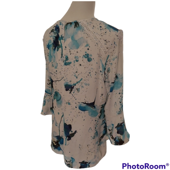 Sioni watercolor blue Floral top, petite large - Picture 3 of 7